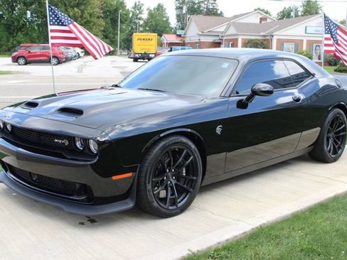 Used 2023 Dodge Challenger SRT Hellcat w/ Driver Convenience Group RWD image 7