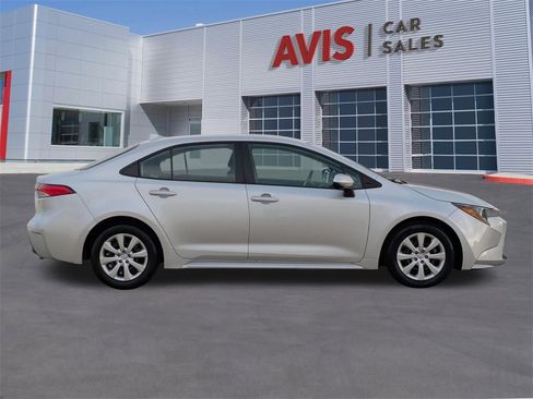 Used 2025 Toyota Corolla LE image 5