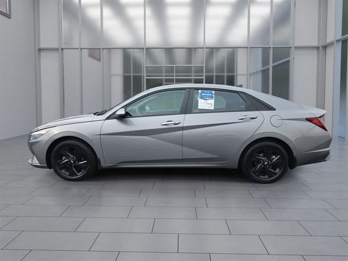 Used 2023 Hyundai Elantra SEL FWD image 6