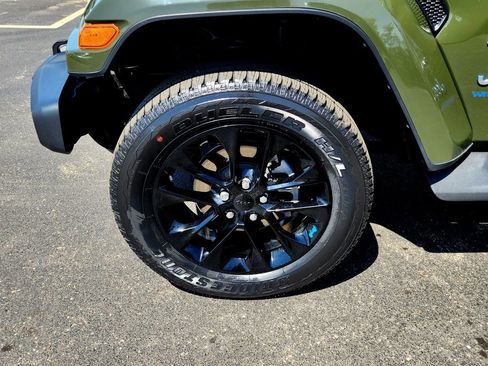 Used 2022 Jeep Wrangler Unlimited Sahara w/ Cold Weather Group image 10