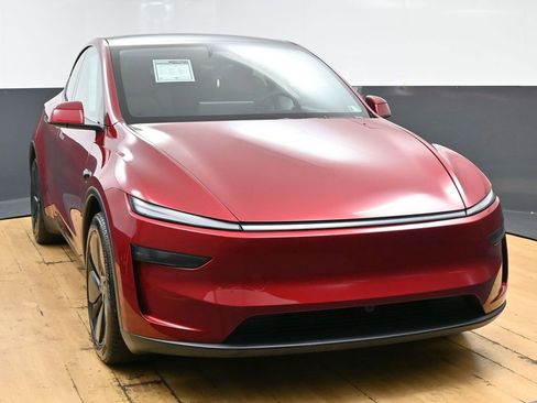 Used 2026 Tesla Model Y AWD image 3