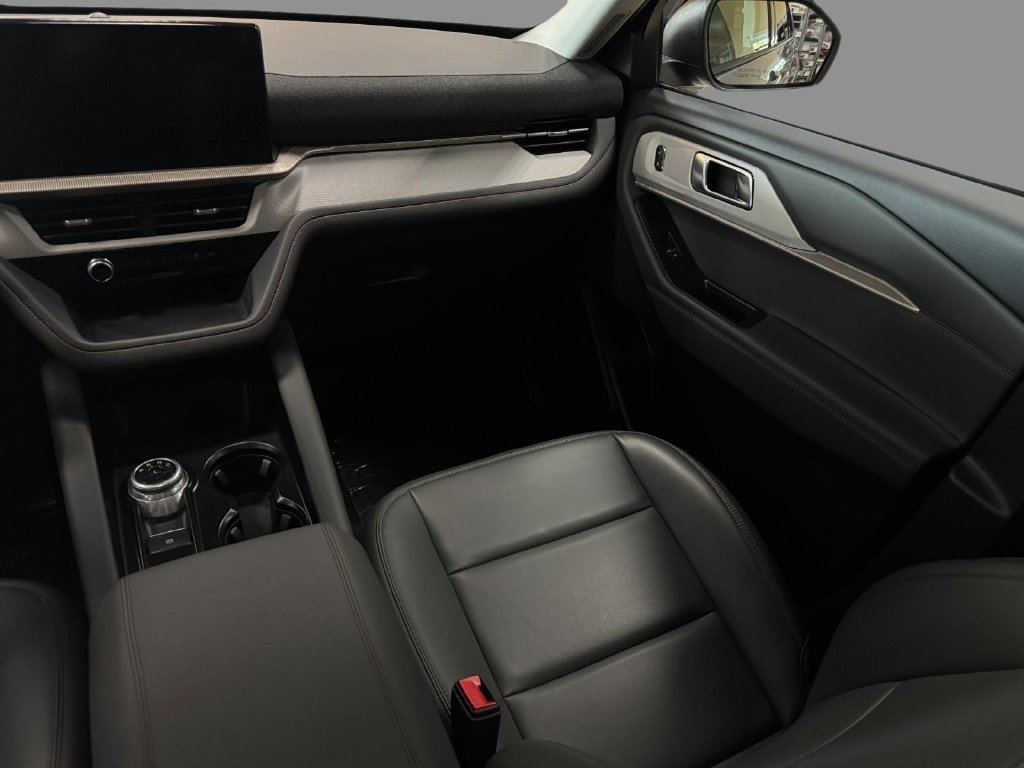 New 2026 Ford Explorer Active w/ Active Comfort Package AWD/4WD image 8