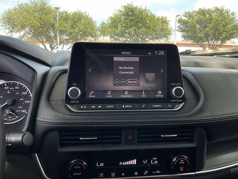 Used 2025 Nissan Rogue SV FWD image 26