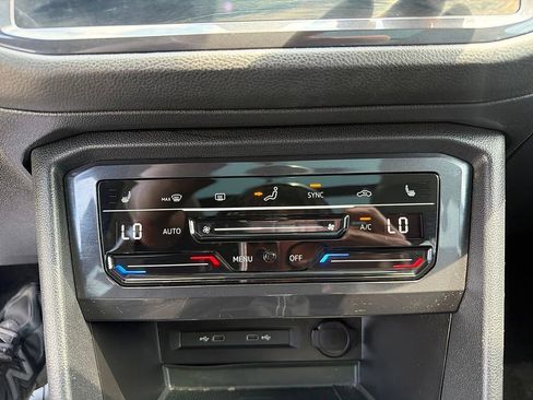 Used 2023 Volkswagen Tiguan SE w/ Panoramic Sunroof Package FWD image 21