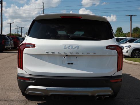 Used 2022 Kia Telluride EX w/ EX Premium Package FWD image 5