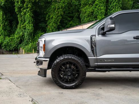 Used 2024 Ford F350 XLT AWD/4WD image 3