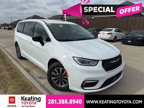 Used 2024 Chrysler Pacifica Limited FWD image 1