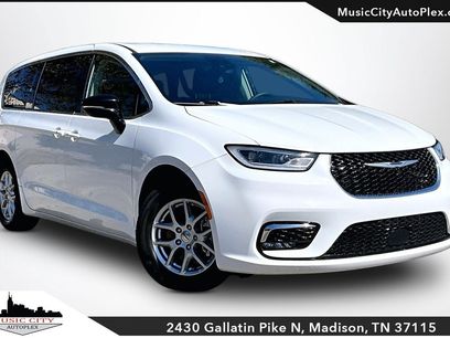 Used 2024 Chrysler Pacifica Touring-L