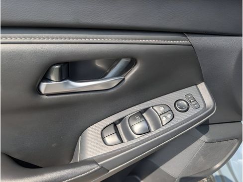Used 2024 Nissan Sentra SV FWD image 12