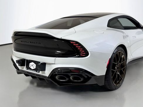 Used 2025 Aston Martin Vanquish RWD image 33