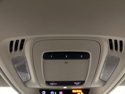 Used 2022 Buick Envision Essence w/ Technology Package I image 46