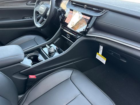 New 2026 Jeep Grand Cherokee Limited image 15