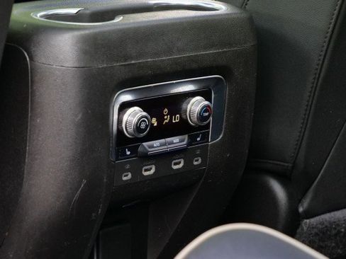 Used 2022 GMC Yukon SLT w/ SLT Premium Package image 27