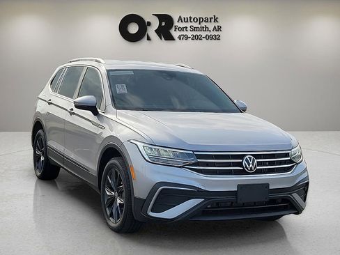 Used 2023 Volkswagen Tiguan SE AWD/4WD image 1