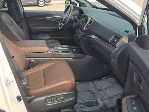 Used 2025 Honda Passport EX-L image 12