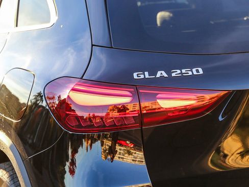 Used 2025 Mercedes-Benz GLA 250 4MATIC image 10