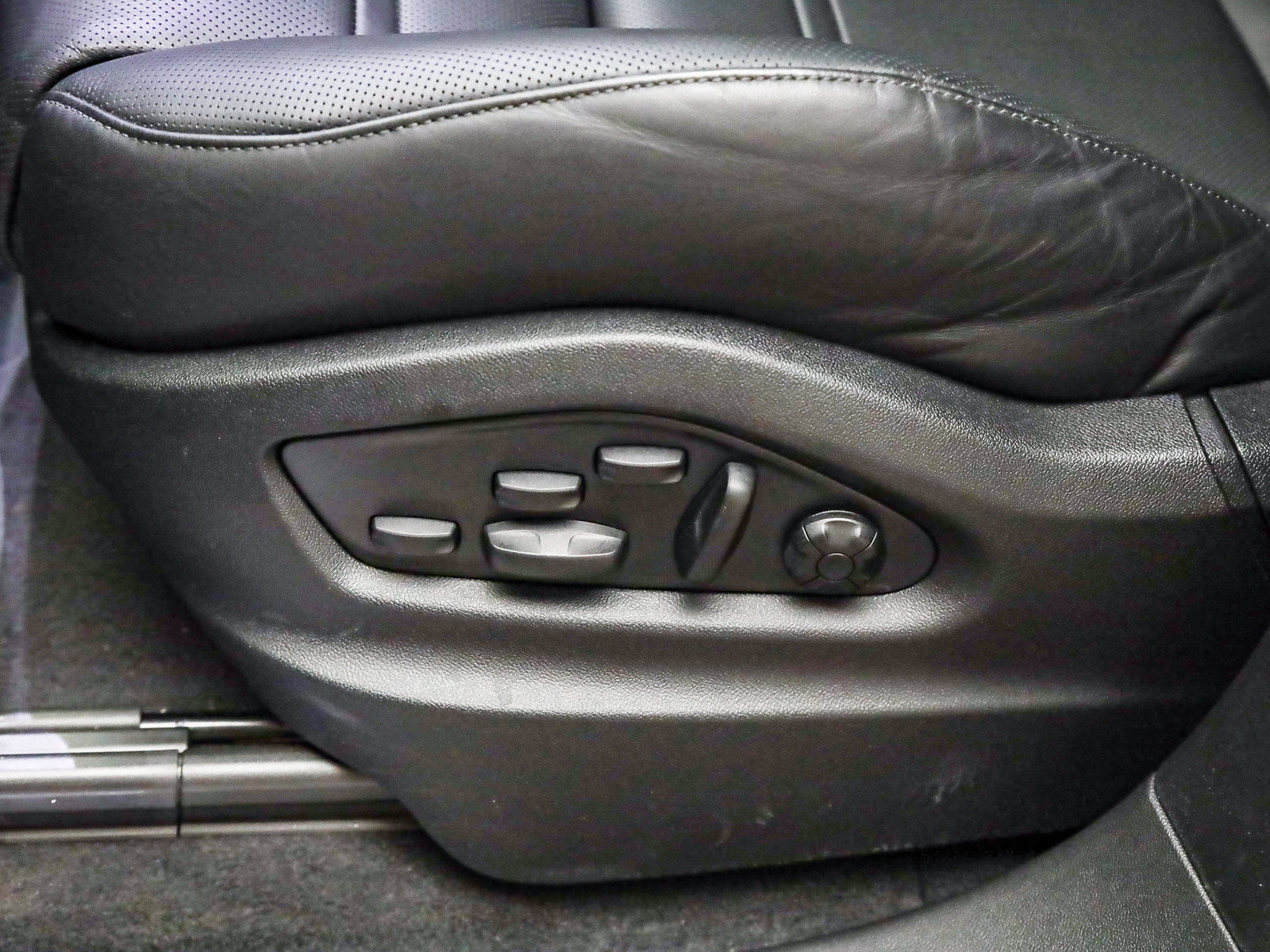 Certified 2025 Porsche Cayenne S AWD/4WD image 25