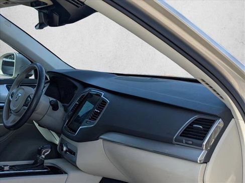 Used 2018 Volvo XC90 T6 Momentum w/ Convenience Package image 20