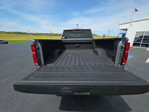Used 2025 Chevrolet Silverado 2500 LTZ w/ LTZ Plus Package image 23
