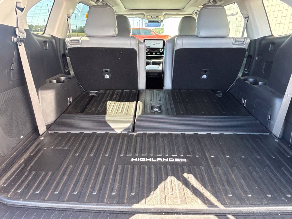 Used 2025 Toyota Highlander Platinum AWD/4WD image 33