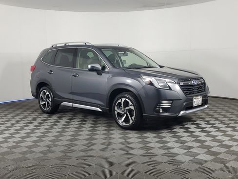 Used 2023 Subaru Forester Touring image 2