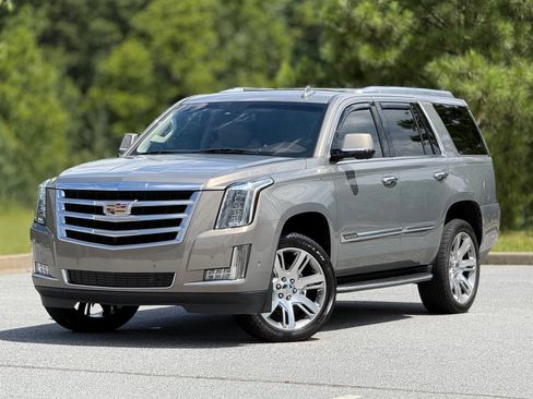 Used 2017 Cadillac Escalade Luxury RWD image 8