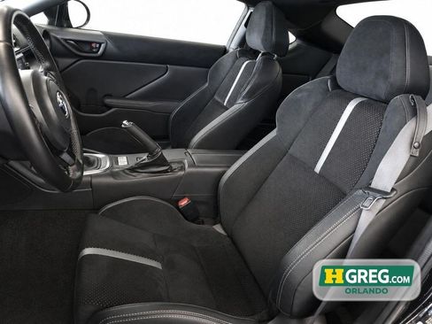 Used 2022 Toyota GR86 Premium RWD image 10
