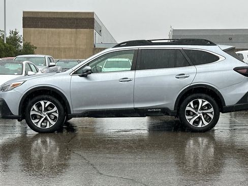 Used 2022 Subaru Outback Limited XT image 9