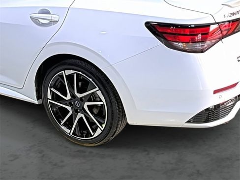 Used 2025 Nissan Sentra SR image 9