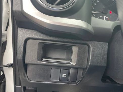 Used 2019 Toyota Tacoma SR5 AWD/4WD image 21