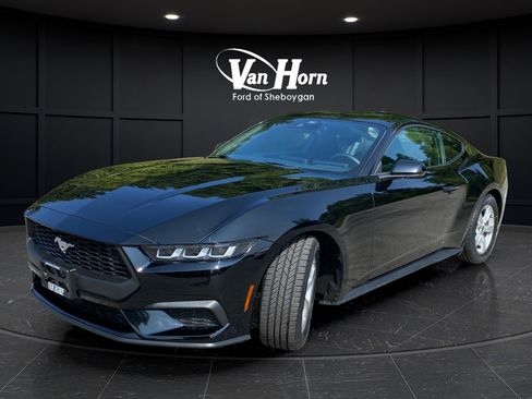 Used 2024 Ford Mustang Coupe RWD image 3