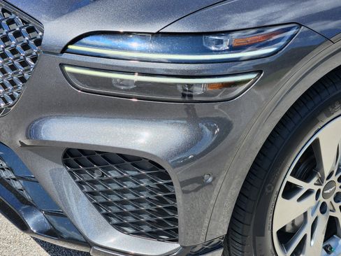Used 2022 Genesis GV70 3.5T Sport w/ Sport Advanced Package AWD/4WD image 28