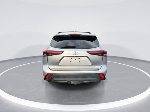 Used 2021 Toyota Highlander XLE image 7