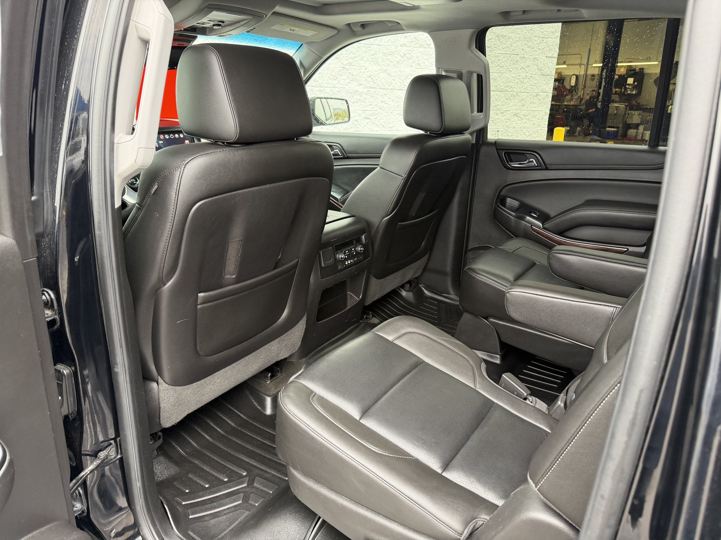 Used 2016 GMC Yukon XL SLT w/ Open Road Package AWD/4WD image 23
