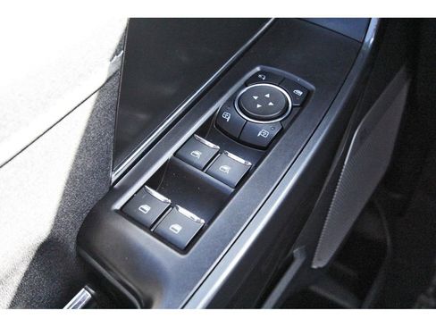 Certified 2022 Ford F150 Lariat w/ Equipment Group 502A High image 18