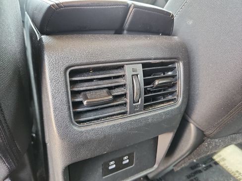 Used 2024 Nissan Rogue SV FWD image 11