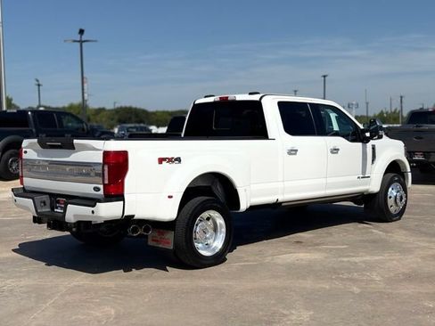 Certified 2022 Ford F450 Platinum w/ FX4 Off-Road Package AWD/4WD image 2