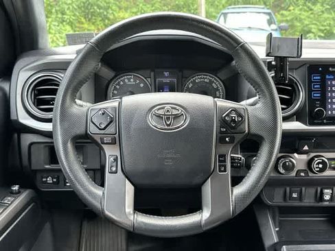 Used 2018 Toyota Tacoma TRD Off-Road AWD/4WD image 7