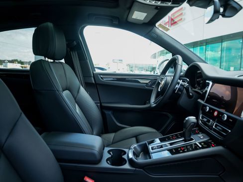 New 2026 Porsche Macan image 33