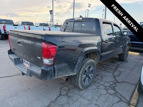Used 2016 Toyota Tacoma TRD Sport w/ Towing Package image 2