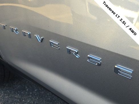 Used 2025 Chevrolet Traverse LT image 11