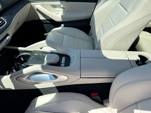 Used 2025 Mercedes-Benz GLS 450 4MATIC image 17