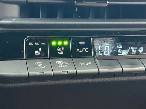 Used 2025 Toyota Crown Signia AWD/4WD image 29