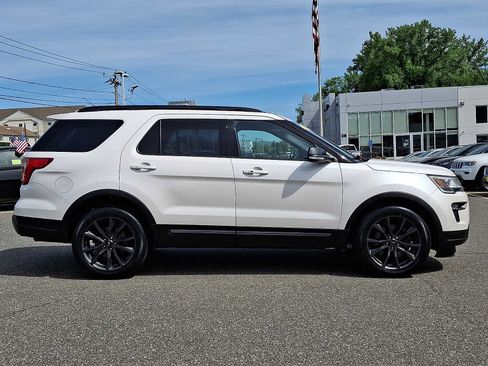 Used 2018 Ford Explorer XLT w/ Equipment Group 202A AWD/4WD image 7
