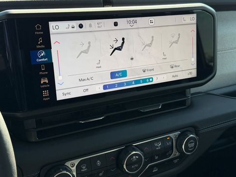 Used 2025 Jeep Wrangler Unlimited Sahara AWD/4WD image 28