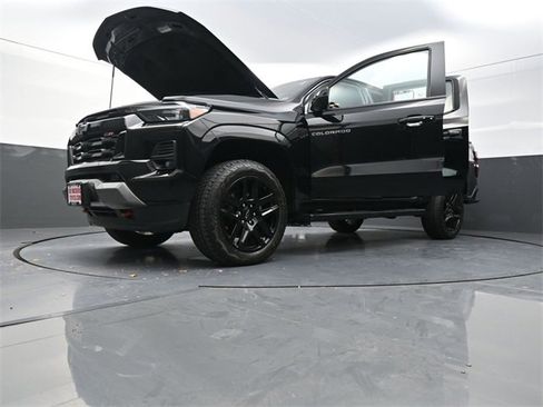 Used 2025 Chevrolet Colorado Z71 w/ Technology Package image 37