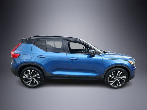 Used 2021 Volvo XC40 T5 R-Design w/ Climate Package AWD/4WD image 7