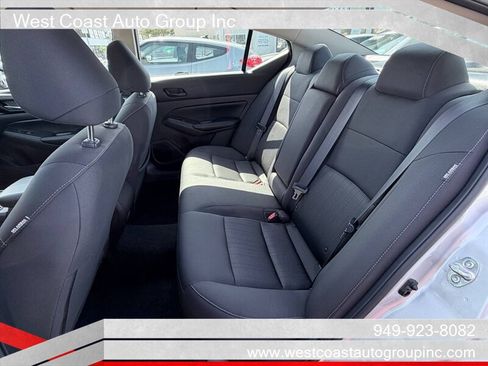 Used 2025 Nissan Altima 2.5 SV FWD image 12