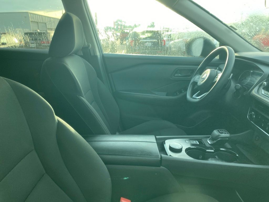 Used 2024 Nissan Rogue S AWD/4WD image 7