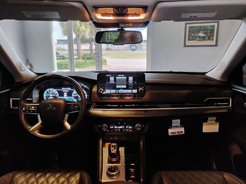 Used 2023 Mitsubishi Outlander SEL image 38